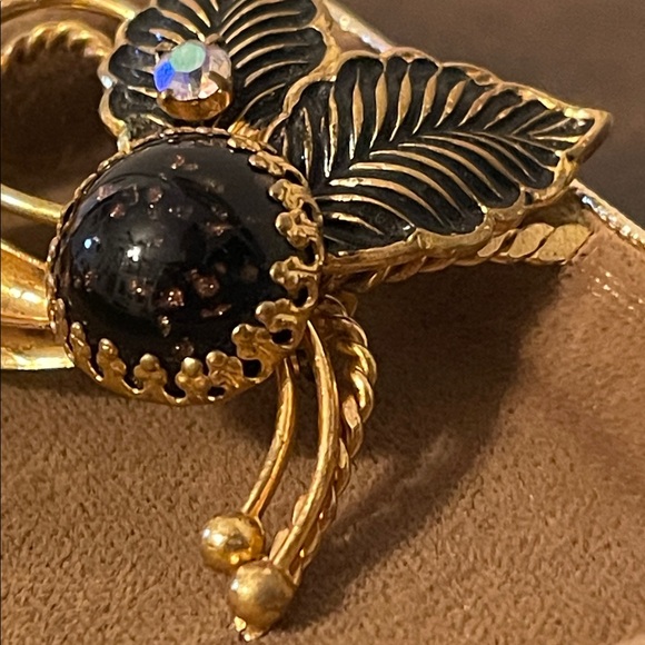 Vintage Gold & Black Enamel AB Rhinestone Leaf Brooch - Picture 3 of 6